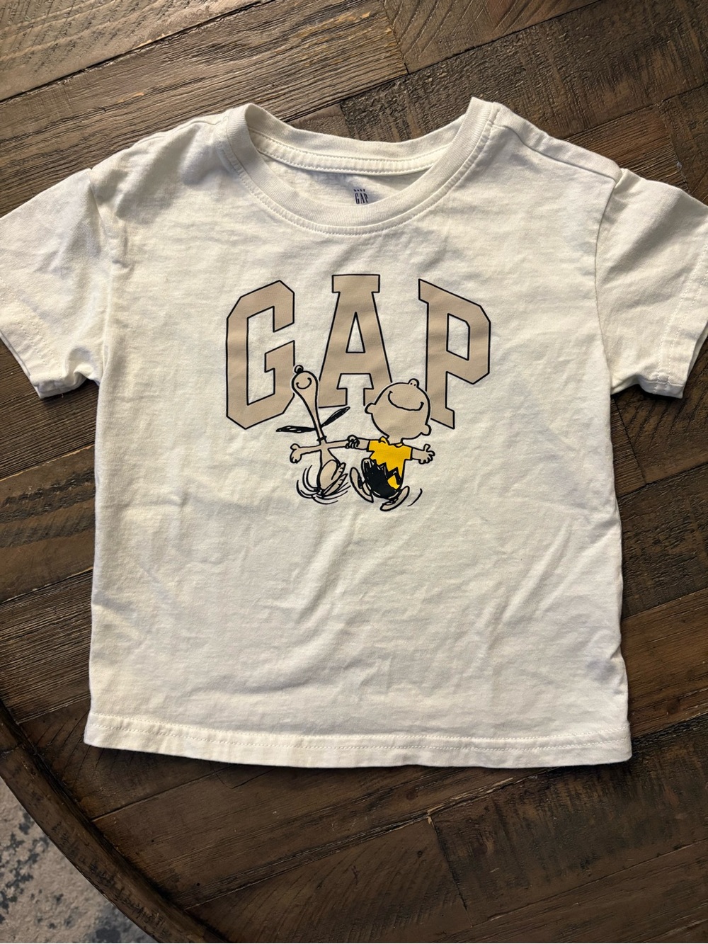 GAP White Short Sleeve Tee with Charlie Brown & Snoopy Graphic